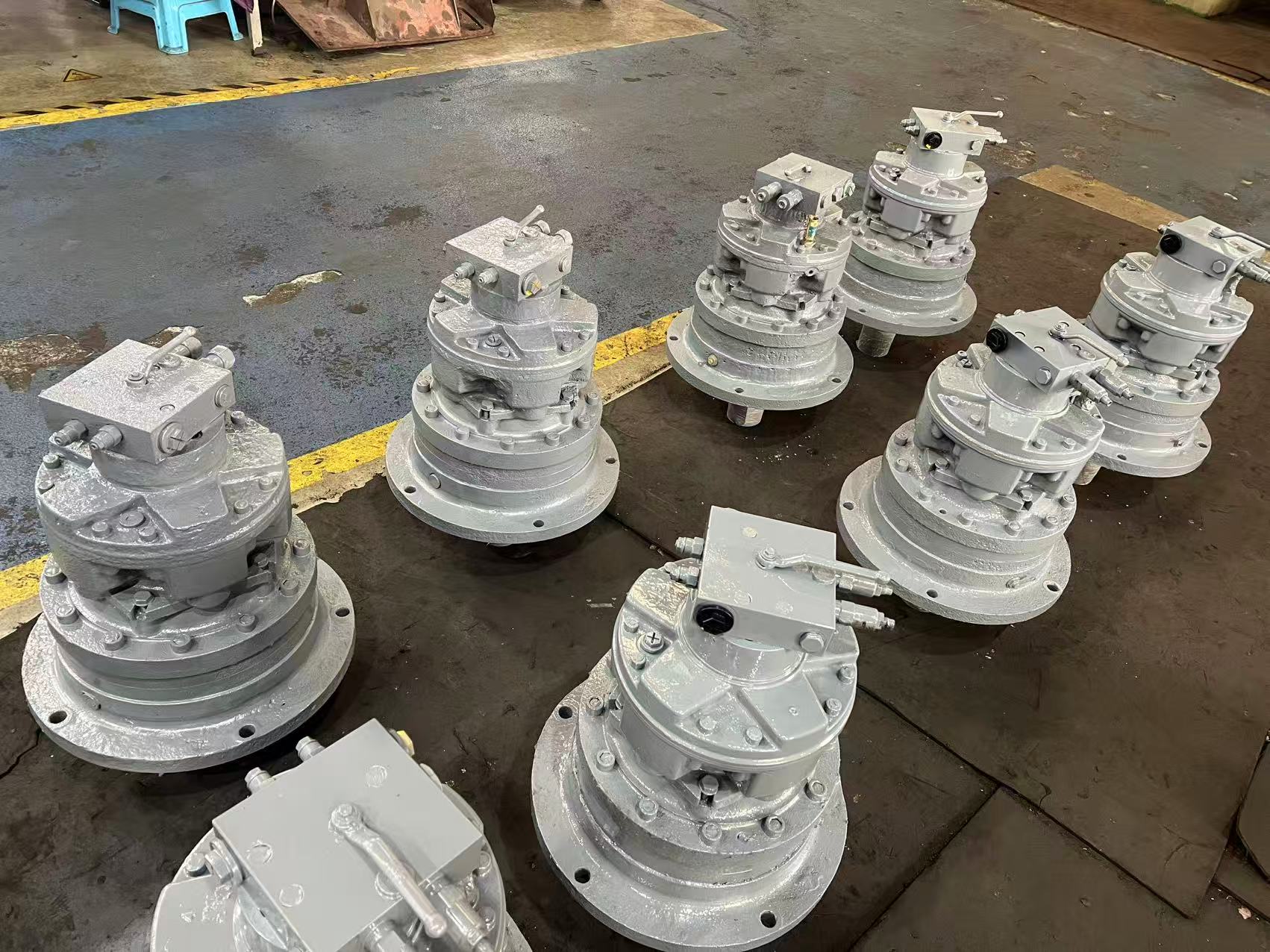 Large hydraulic cylinder in Hydel Shanghai workshop